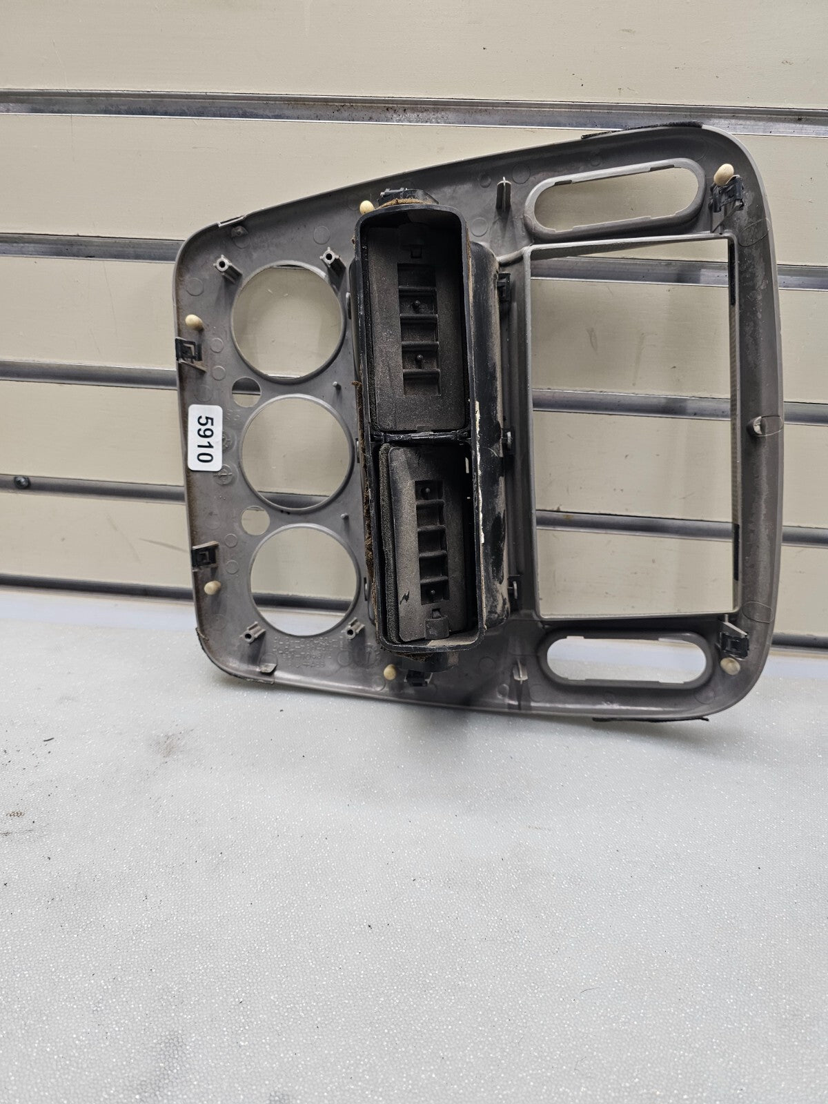 🔥02-05 EXPLORER MOUNTAINEER DASH RADIO CLIMATE TEMPERATURE CONTROL BEZEL Silver