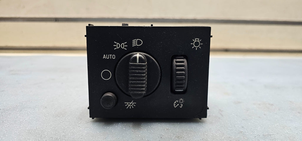 03-06 CHEVY SILVERADO GMC SIERRA HEADLIGHT DOME LIGHT DIMMER CONTROL SWITCH OEM
