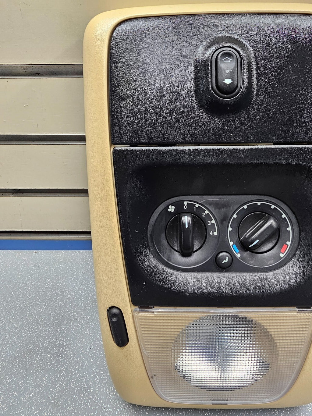 06-10 Explorer Overhead Console Dome Map Light Lamp Climate Control Assembly Tan