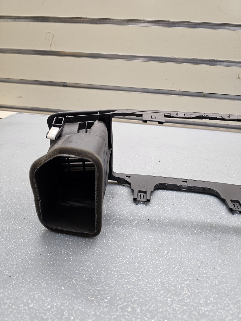 🔥03-08 TOYOTA COROLLA CENTER DASH RADIO SURROUND BEZEL TRIM PANEL OEM BLACK B28