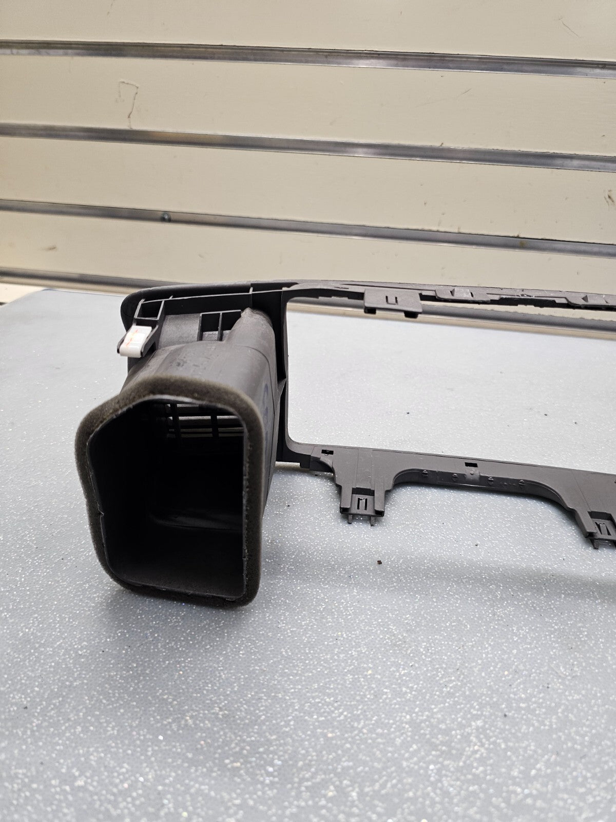 🔥03-08 TOYOTA COROLLA CENTER DASH RADIO SURROUND BEZEL TRIM PANEL OEM BLACK B28