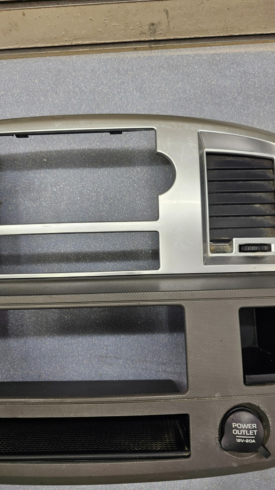 🔥06-08 Dodge RAM Dash RADIO Stereo Bezel Climate Trim Panel Silver/Grey B11