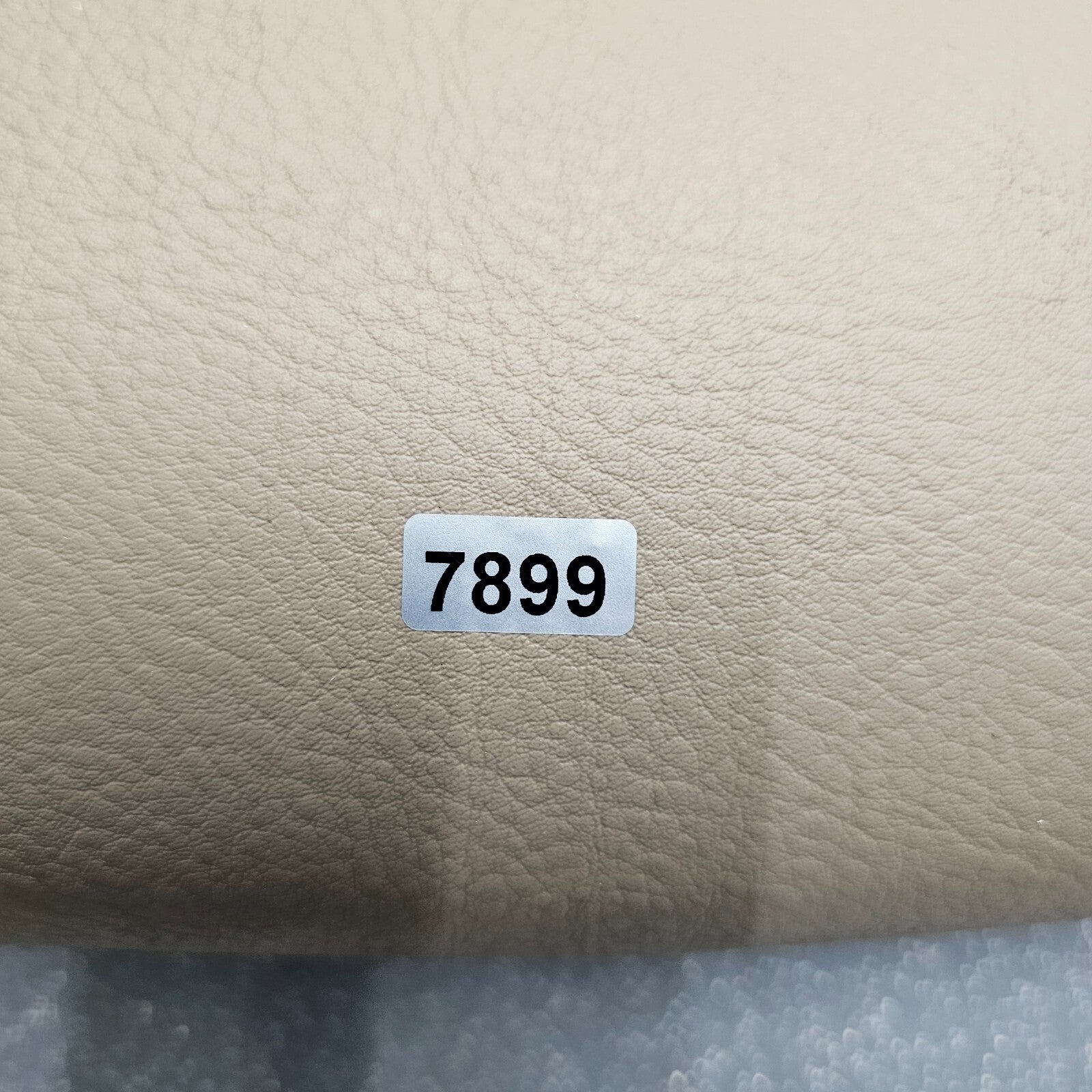 03-06 EXPEDITION Center Console Arm Rest Storage Cover Top Pad Lid Assembly Tan