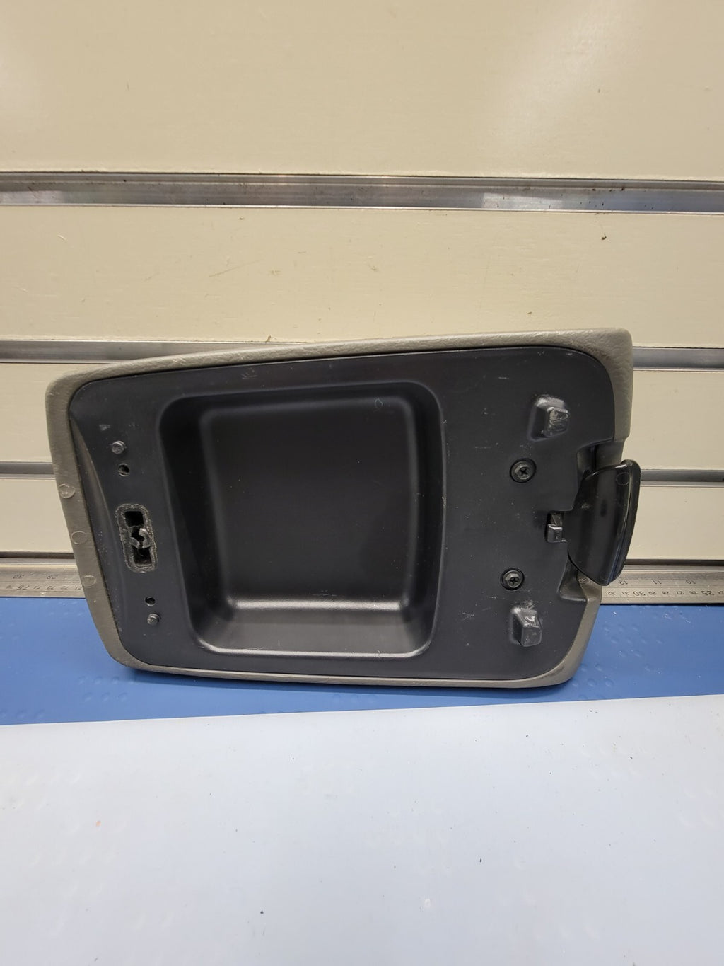 🔥2002-2007 Jeep Liberty Center Console Arm Rest Lid Gray OEM