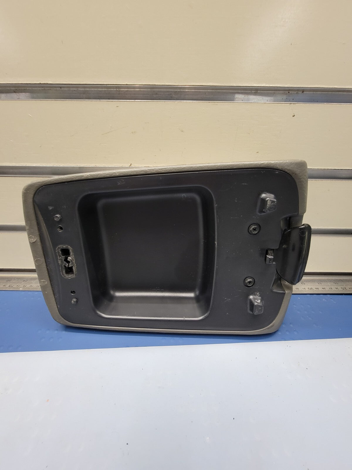 🔥2002-2007 Jeep Liberty Center Console Arm Rest Lid Gray OEM