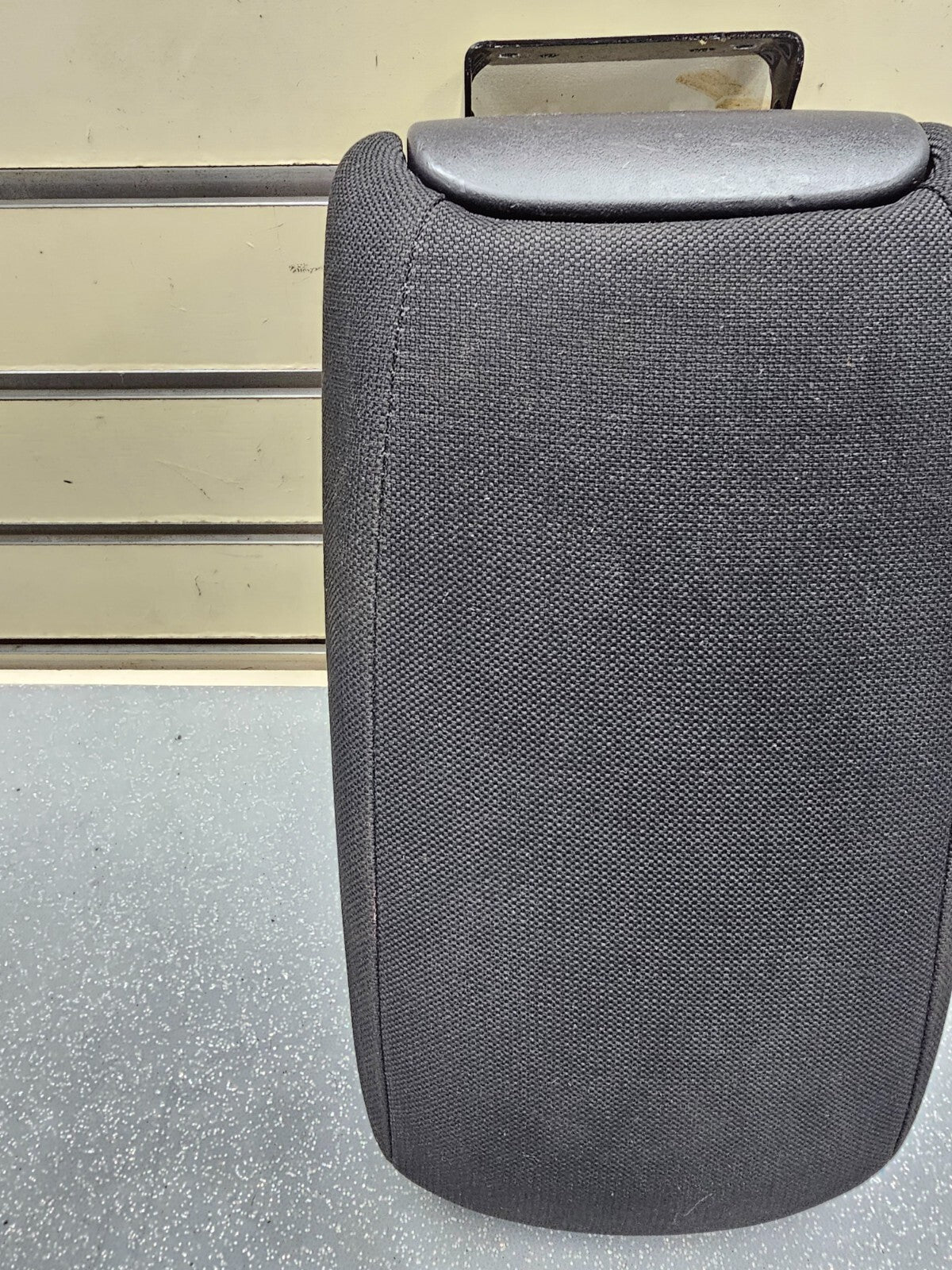 07-13 Outlander Arm Rest Center Console Lid Storage Top Pad Cover Assembly Black