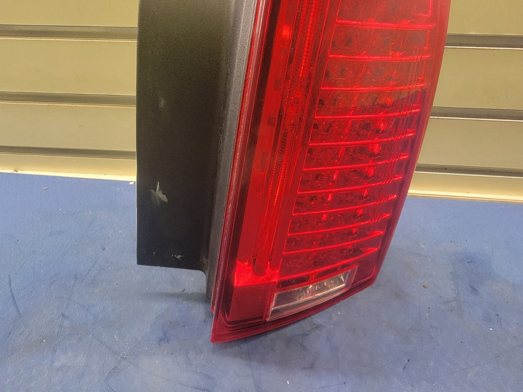🔥2008-2013 Cadillac CTS Sedan Taillight Lamp Assembly Passenger Side Chrome