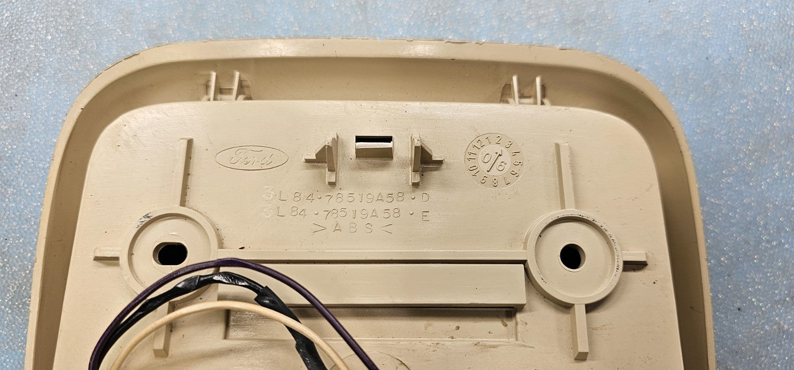 🔥01-07 Escape Mariner Tribute Overhead Console Map Dome Light Lamp Assembly Tan