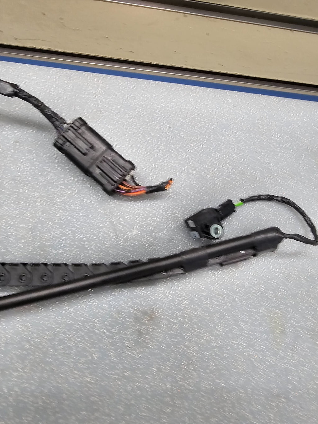 13-20 GRAND CARAVAN TOWN COUNTRY LEFT DRIVER SLIDING DOOR WIRE TRACK HARNESS OEM