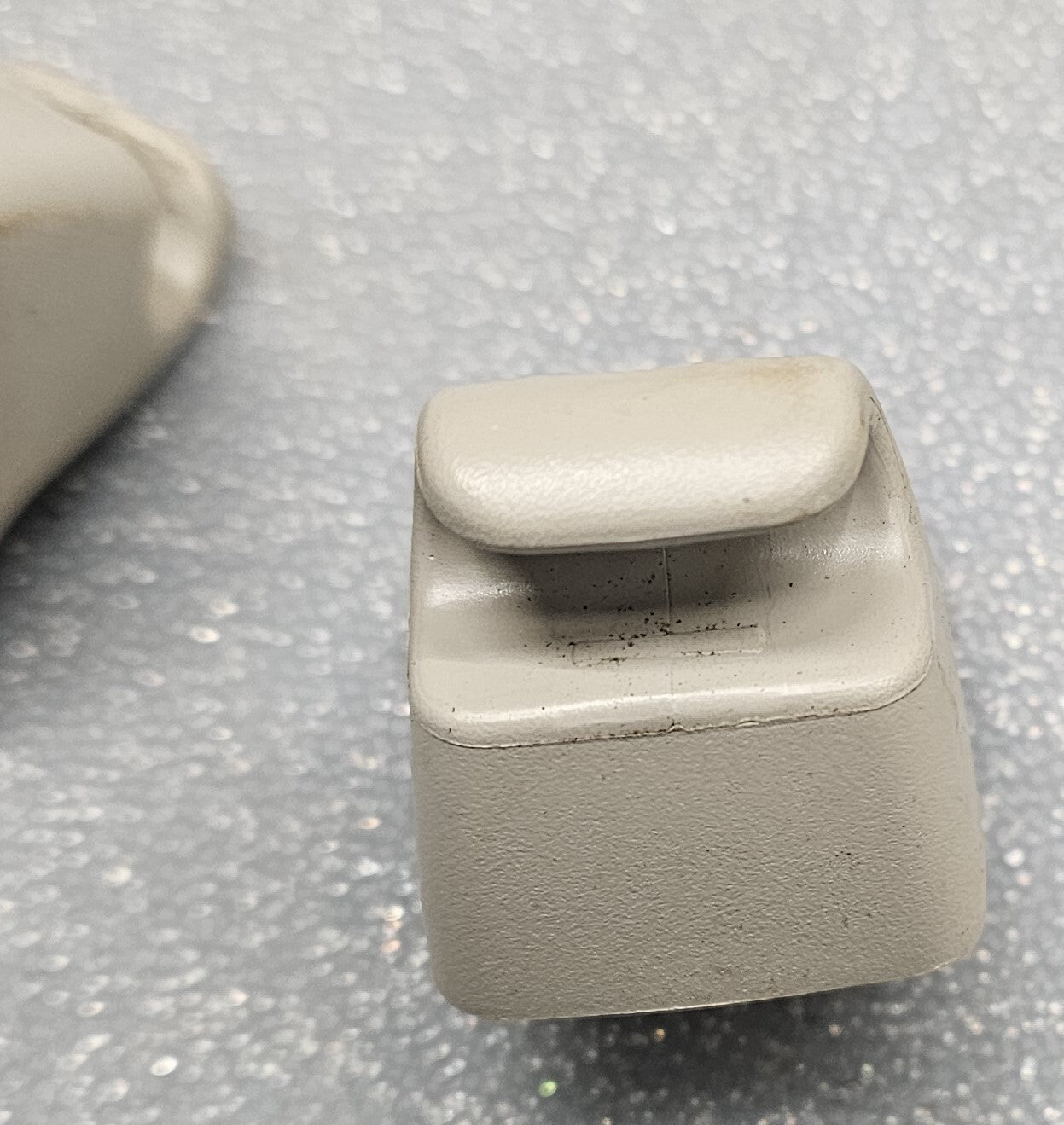 🔥04-12 CHEVY COLORADO GMC CANYON FRONT LEFT RIGHT SUN VISOR CLIPS SET PAIR OEM