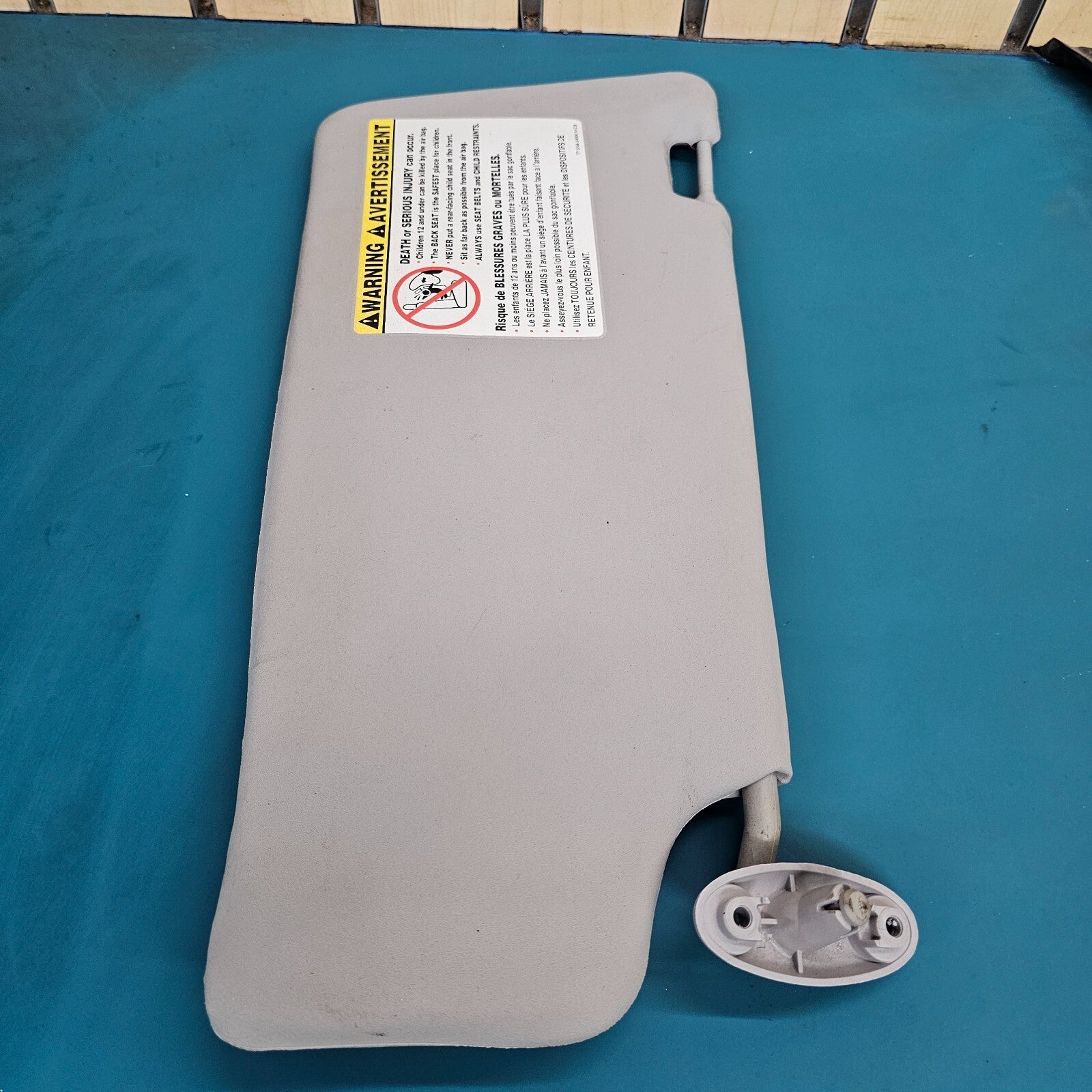 00-07 Ford Focus Driver Front Left Driver Cloth Sun Visor Sunshade W/Mirror Gray