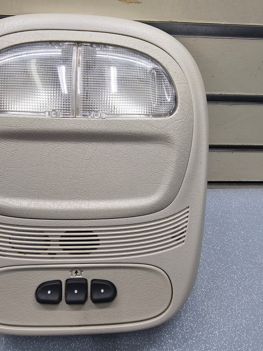 🔥02-09 TRAILBLAZER ENVOY OVERHEAD CONSOLE DOME LIGHT MAP STORAGE ASSEMBLY TAN
