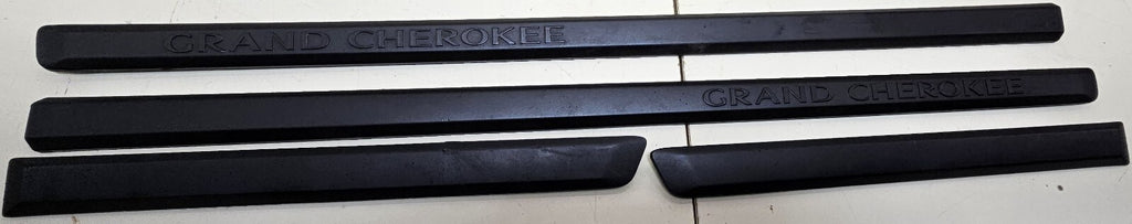 🔥05-10 Jeep Grand Cherokee Driver Passenger Door Trim Molding Panel Black OEM