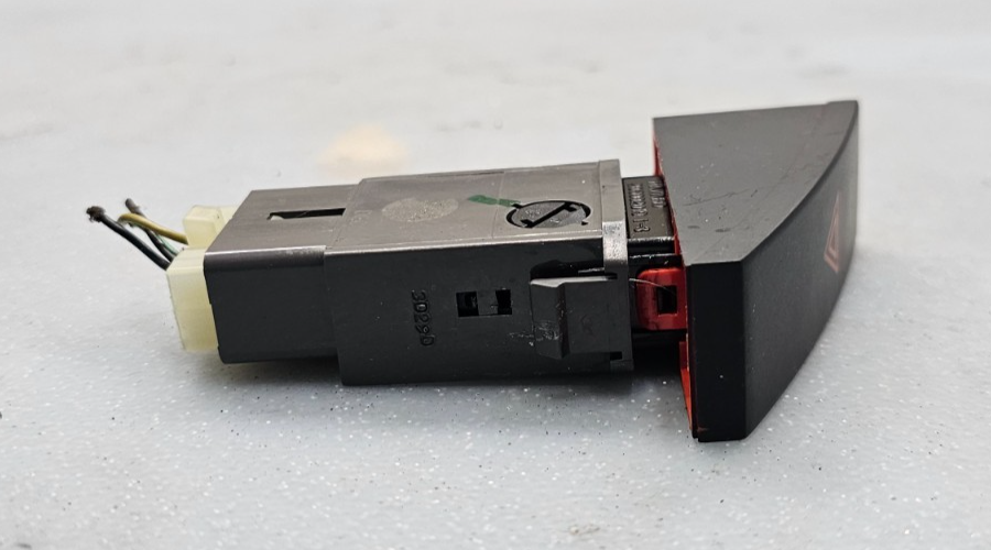 🔥2013-2015 Chevrolet Spark Emergency Hazard Light Control Switch Black OEM