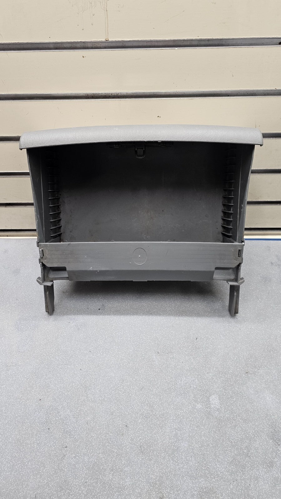 🔥01-07 CARAVAN TOWN COUNTRY DASH GLOVE BOX COMPARTMENT LID COVER ASSEMBLY GRAY