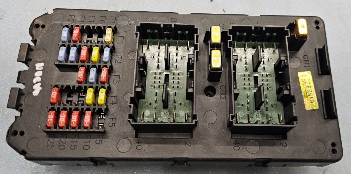 🔥2007 Commander Grand Cherokee Relay Fuse Box Body Control Module Junction Unit