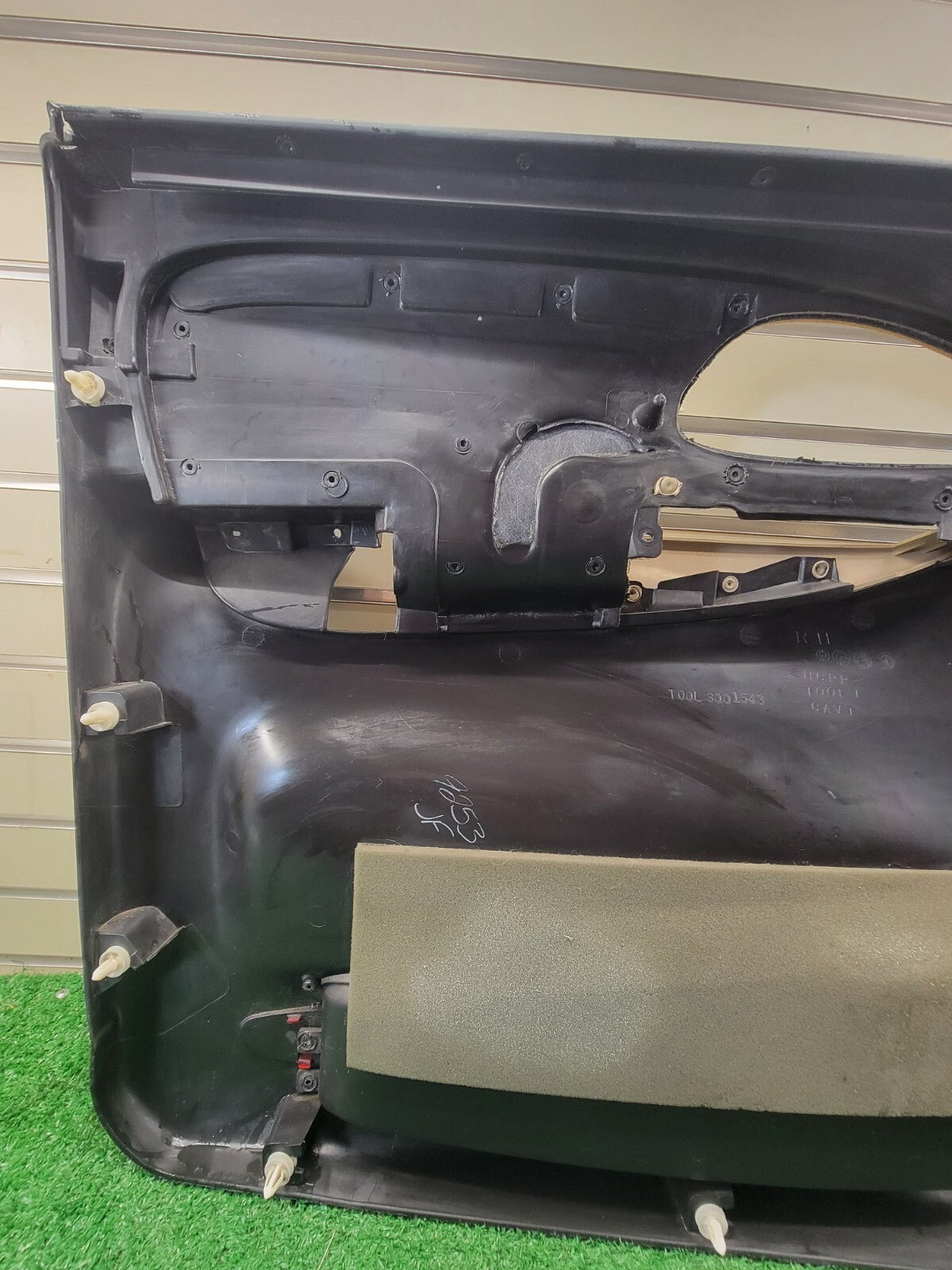 🔥2002-2009 CHEVY TRAILBLAZER Door Panel Front PASSENGER Armrest BLACK/TAN D8