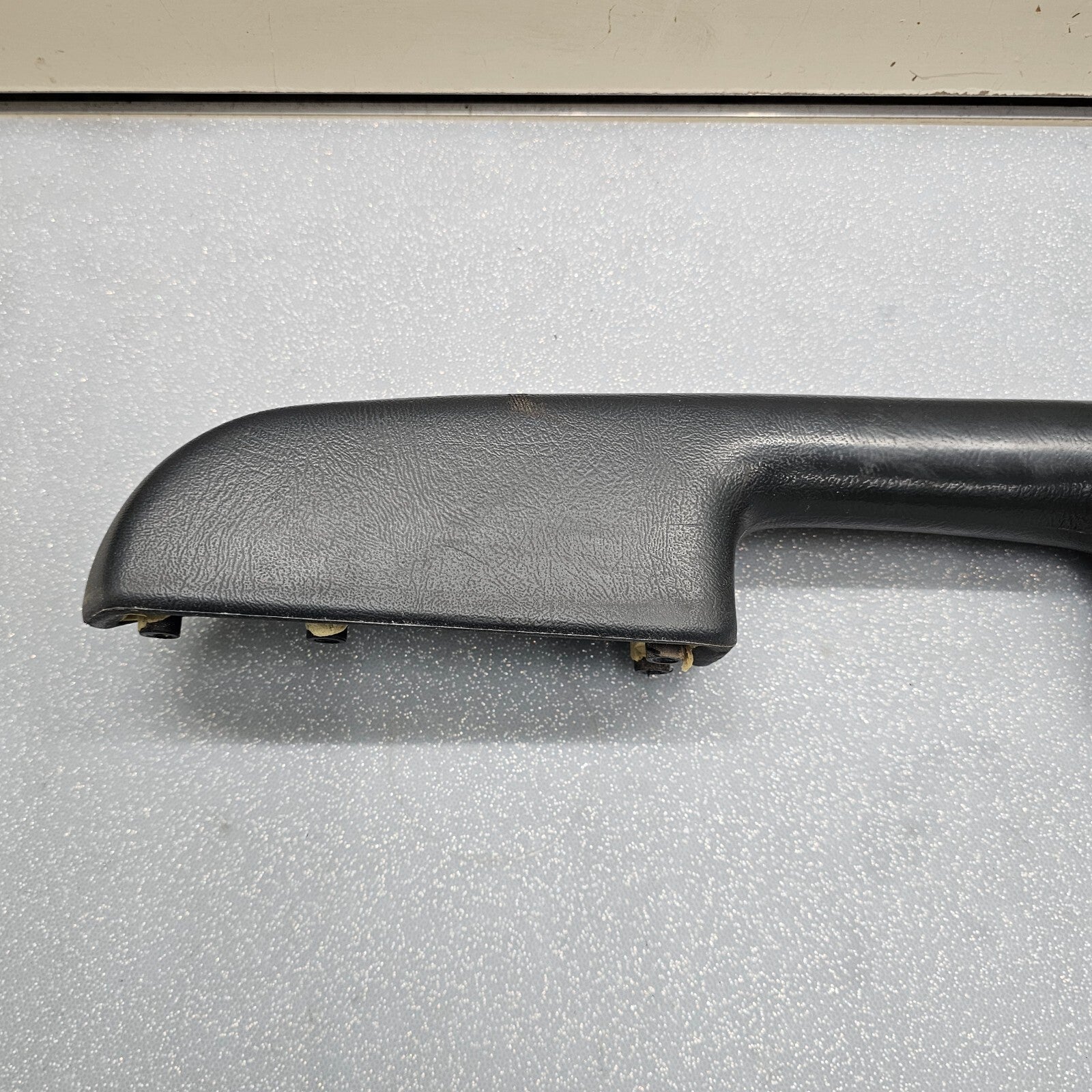 99-06 Chevy GMC Silverado TAHOE Door Panel ARMREST Front LEFT Handle GRAPHITE H3