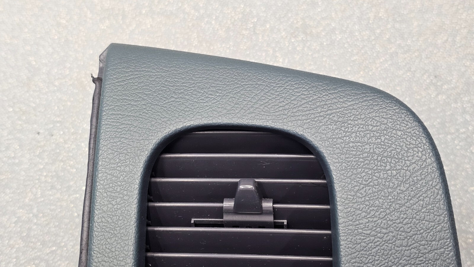 98-11 Grand Marquis Crown Victoria Dash Right Passenger AC Heater Air Vent Blue