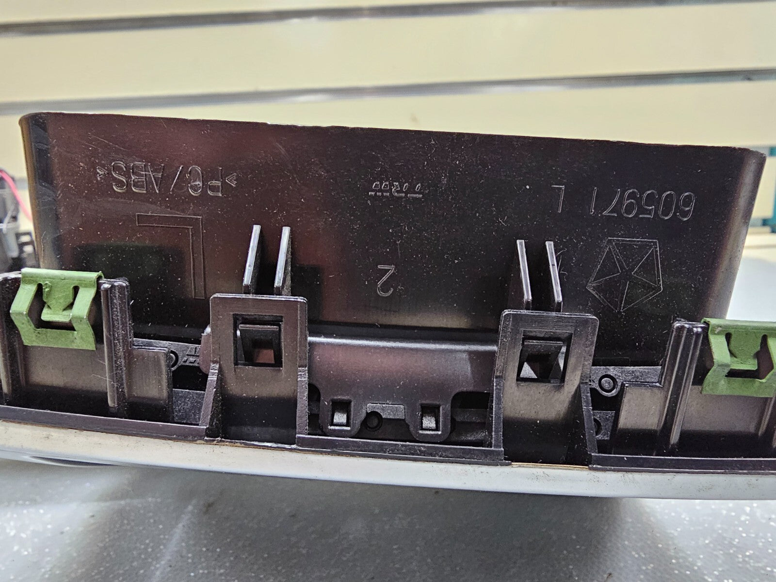 🔥08-10 Grand Cherokee Center Dash Radio Bezel Trim Panel Climate Control silver