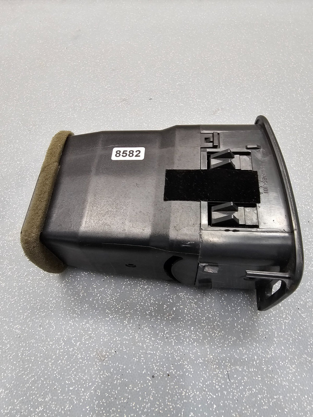 99-06 Silverado ESCALADE Dash A/C Heater AIR VENT Passenger Right GRAPHITE VT11