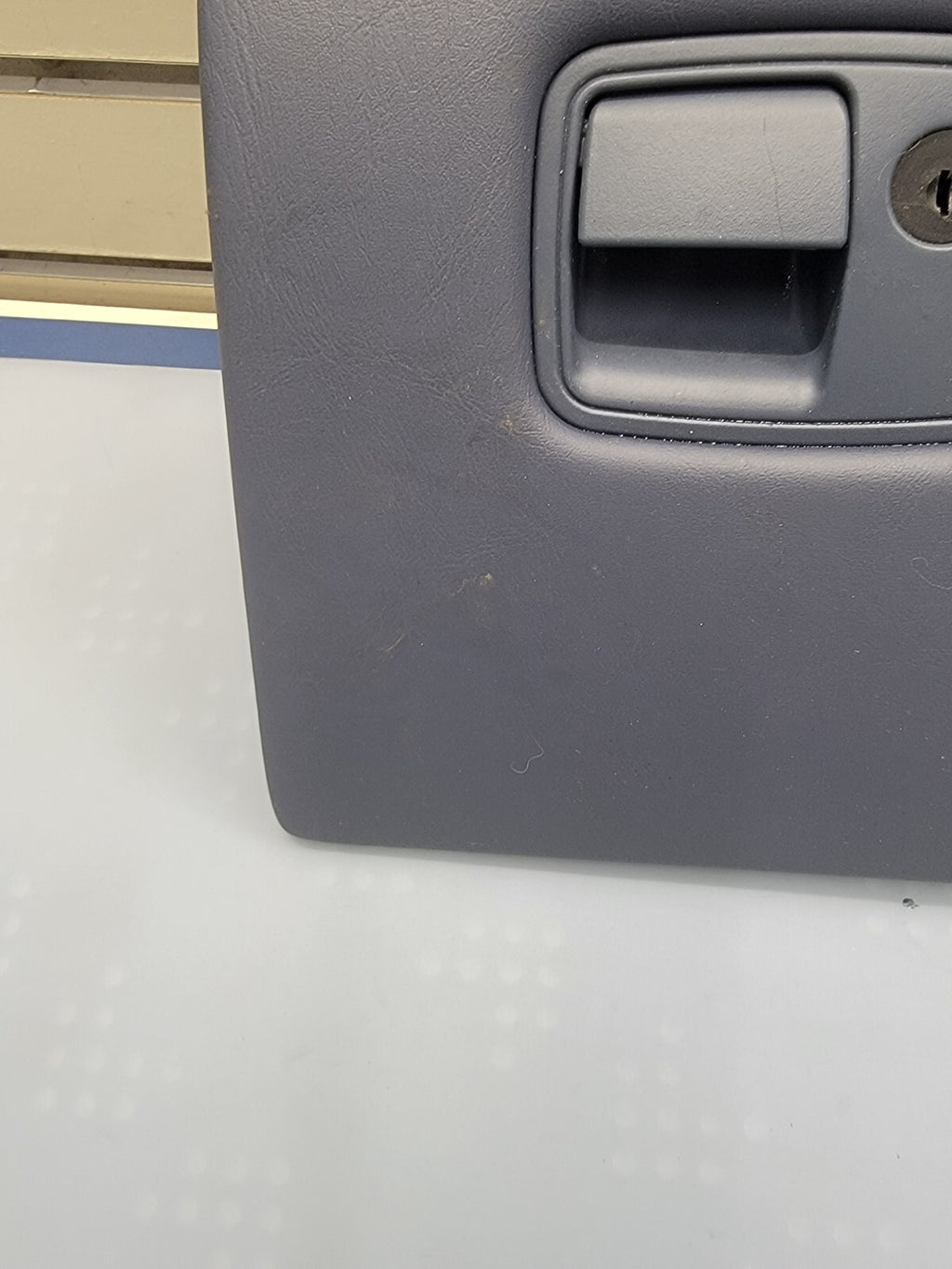 🔥00-05 Chevrolet Impala Glove Box Door with Working Lock Mechanism and Hinge