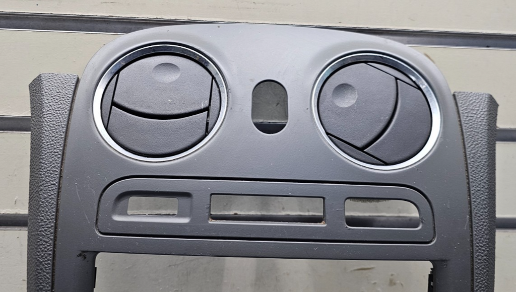 🔥06-11 Chevrolet HHR Center Dash AM FM Radio Trim Panel Stereo Display Gray B37