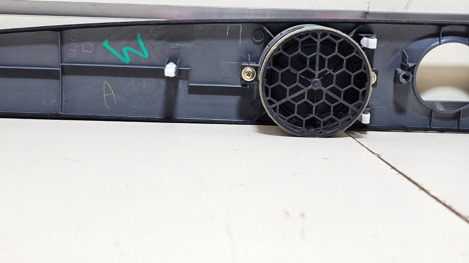 🔥03-06 MITSUBISHI OUTLANDER CARBON FIBER UPPER DASH VENT CLOCK BEZEL TRIM OEM