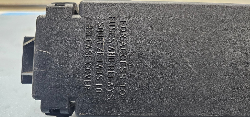 🔥2006 Commander Grand Cherokee 3.7L Engine HOOD FUSE Relay BOX Release Cover