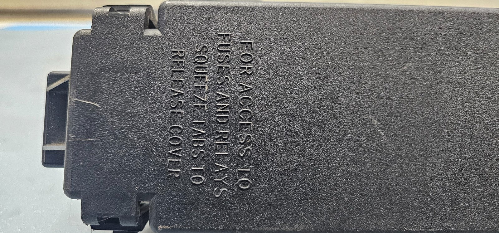 🔥2006 Commander Grand Cherokee 3.7L Engine HOOD FUSE Relay BOX Release Cover