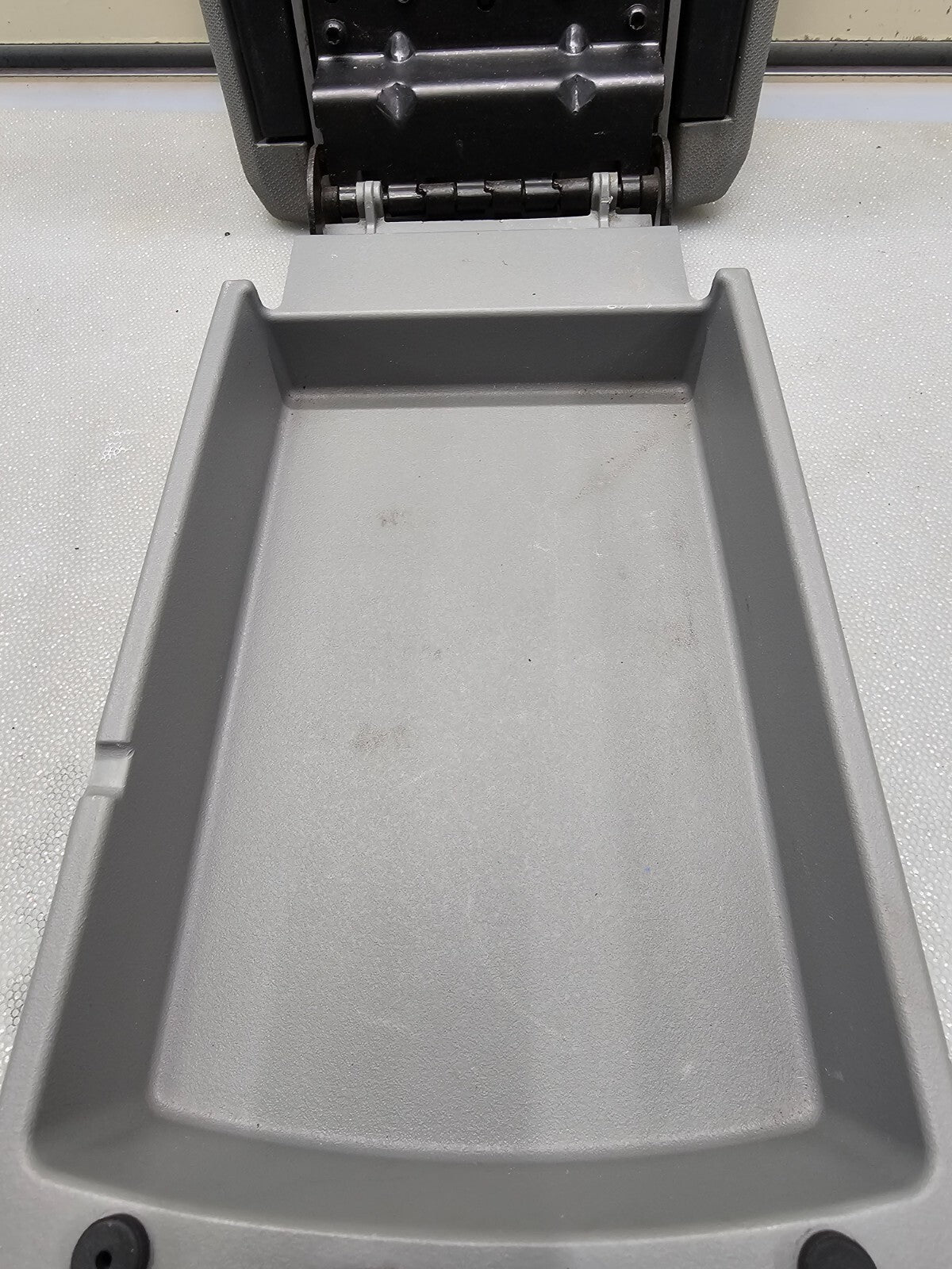 07-10 Chrysler Sebring Center Console Lid Armrest Storage Assembly Top Gray OEM