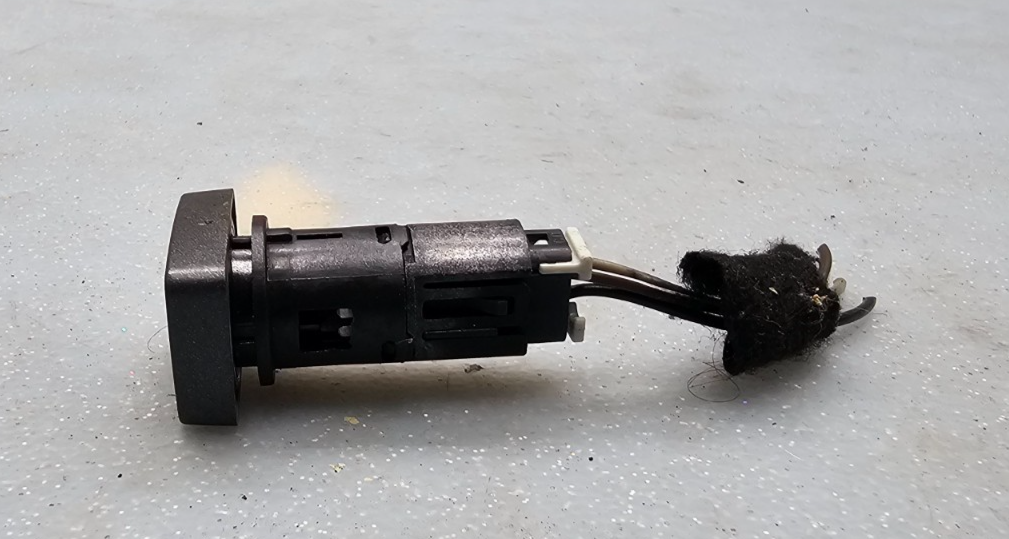 🔥07-11 Buick Lucerne Center Console Electronic Traction Control Switch Button