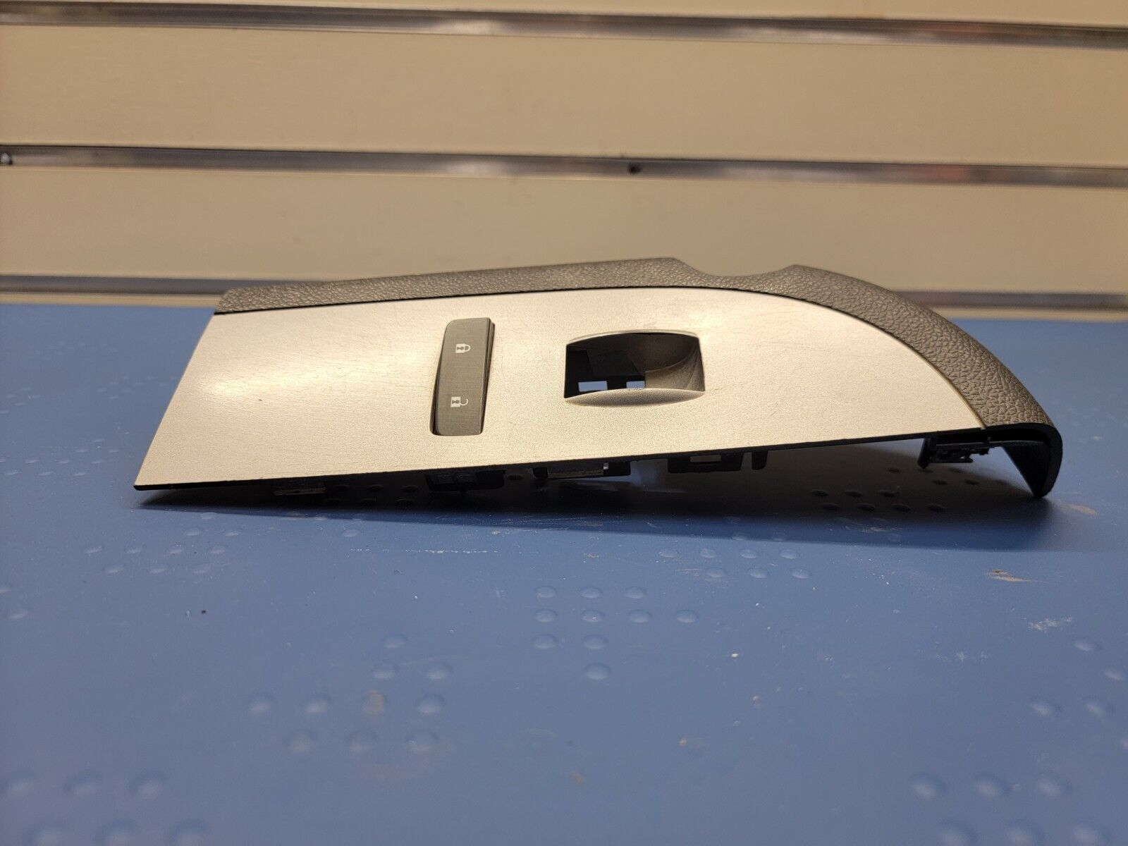 07-10 CHEVY SILVERADO GMC PASSENGER RIGHT SIDE POWER WINDOW SWITCH TAN WS47