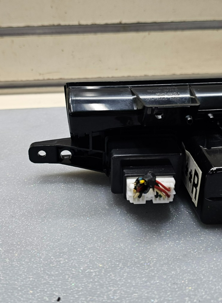 🔥06-12 Kia Sedona Dash Storage Compartment Box Black