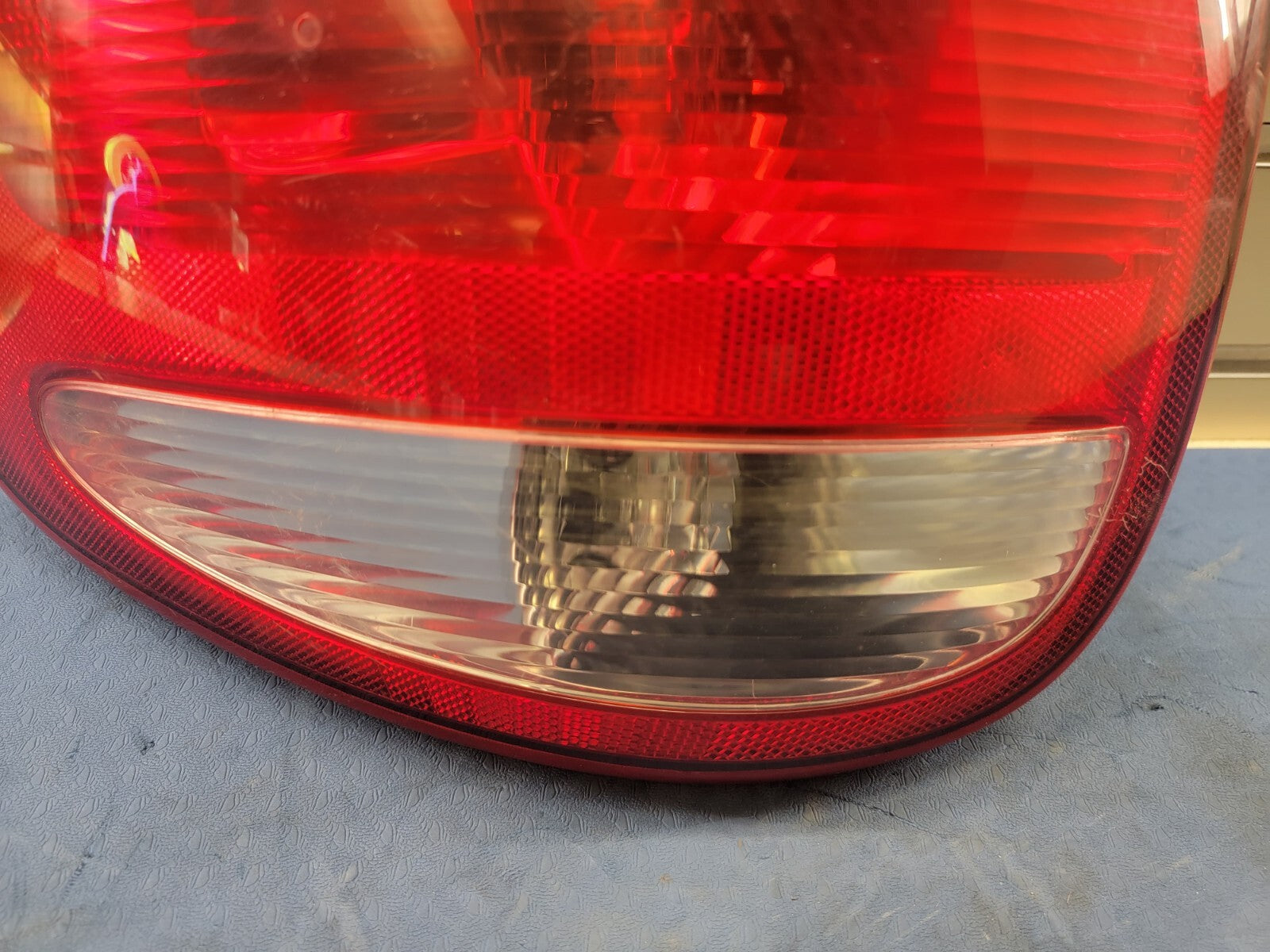 🔥2004-2007 Dodge Caravan RIGHT Tail Light Fits  OEM