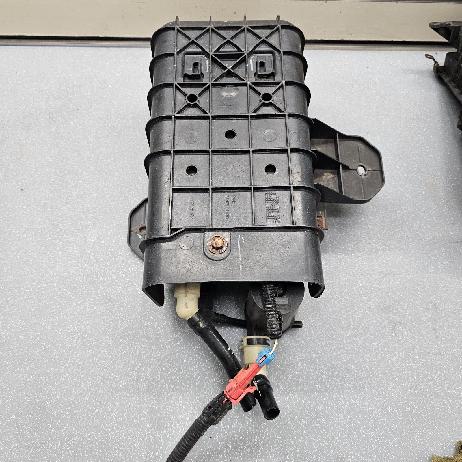 10-12 Santa Fe 11-13 Sorento FUEL VAPOR CHARCOAL EVAP EMMISION CANISTER ASSEMBLY