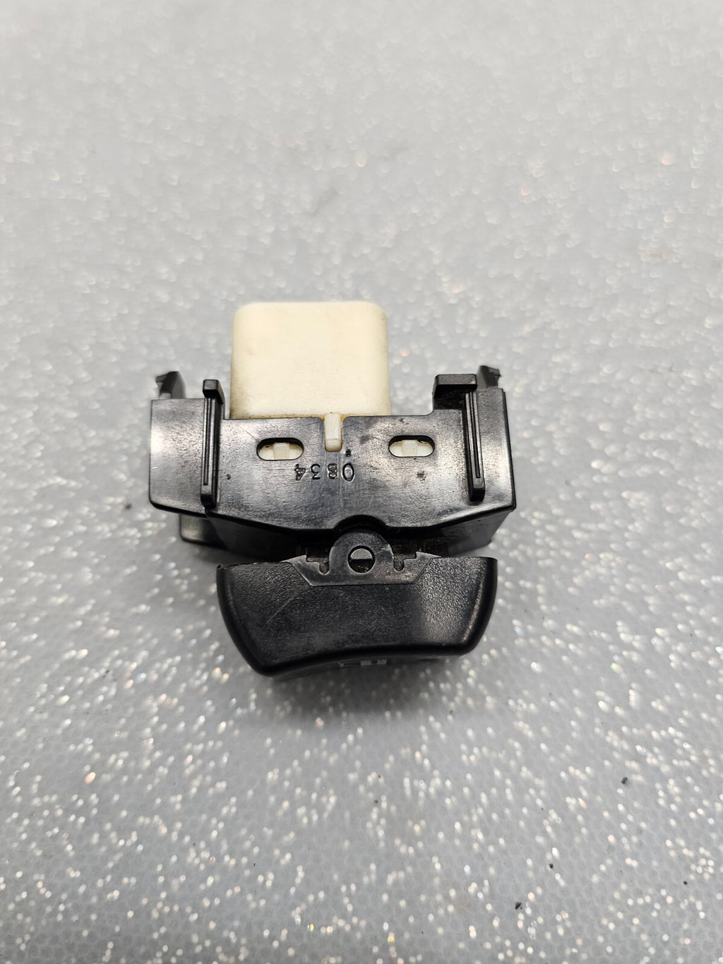 03 - 08 TOYOTA COROLLA BASE FRONT DOOR LOCK SWITCH OEM/TC
