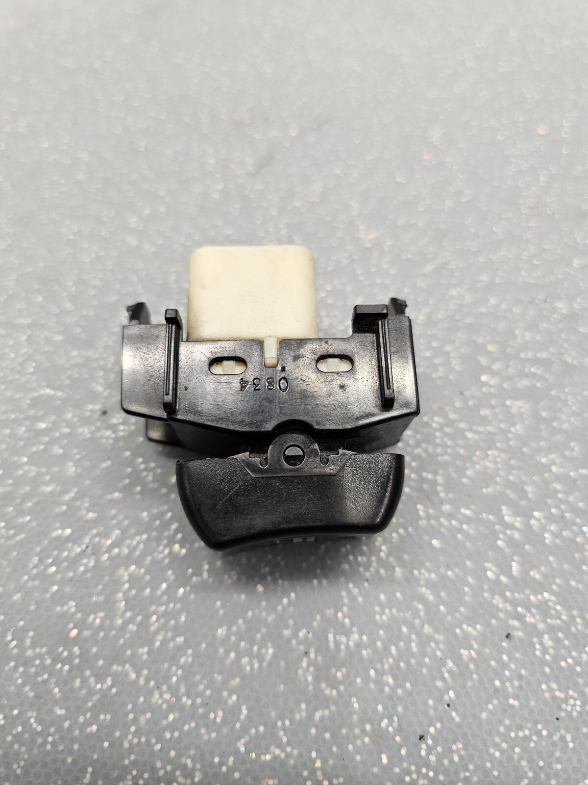 03 - 08 TOYOTA COROLLA BASE FRONT DOOR LOCK SWITCH OEM/TC
