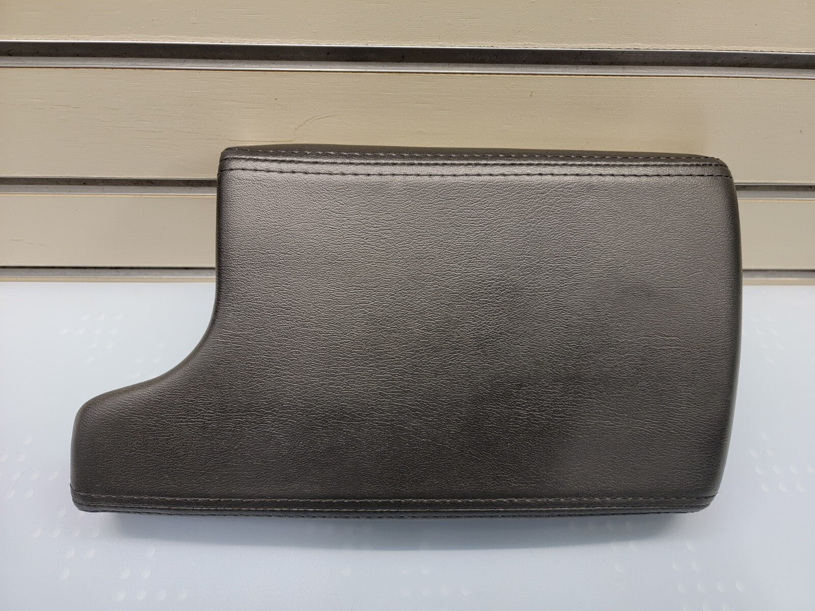 🔥04-08 PONTIAC GRAND PRIX Center Console Armrest Storage Cover Lid BLACK L10