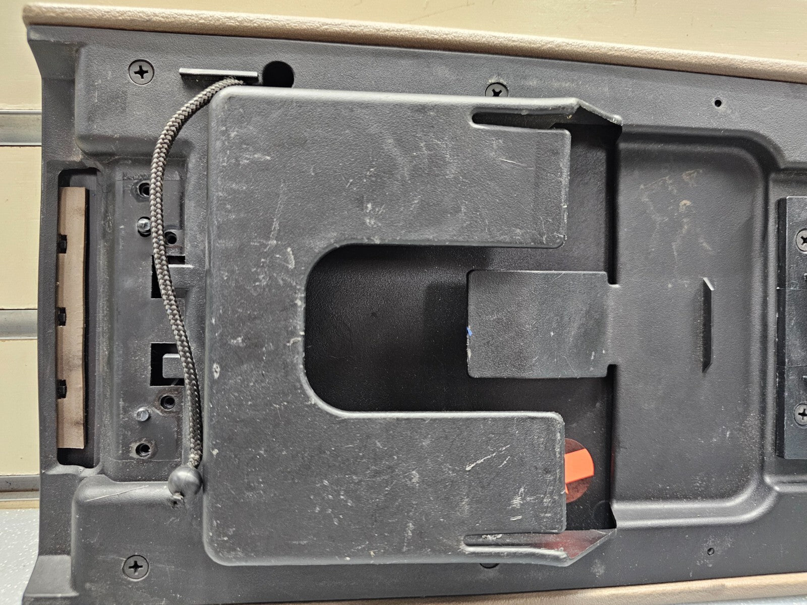 🔥02-05 EXPLORER Mountaineer Center Console Lid Armrest Top Cover Assembly TAN