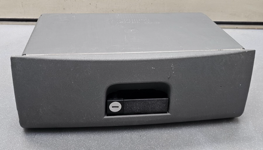 🔥01-07 CARAVAN TOWN COUNTRY DASH GLOVE BOX COMPARTMENT LID COVER ASSEMBLY GRAY