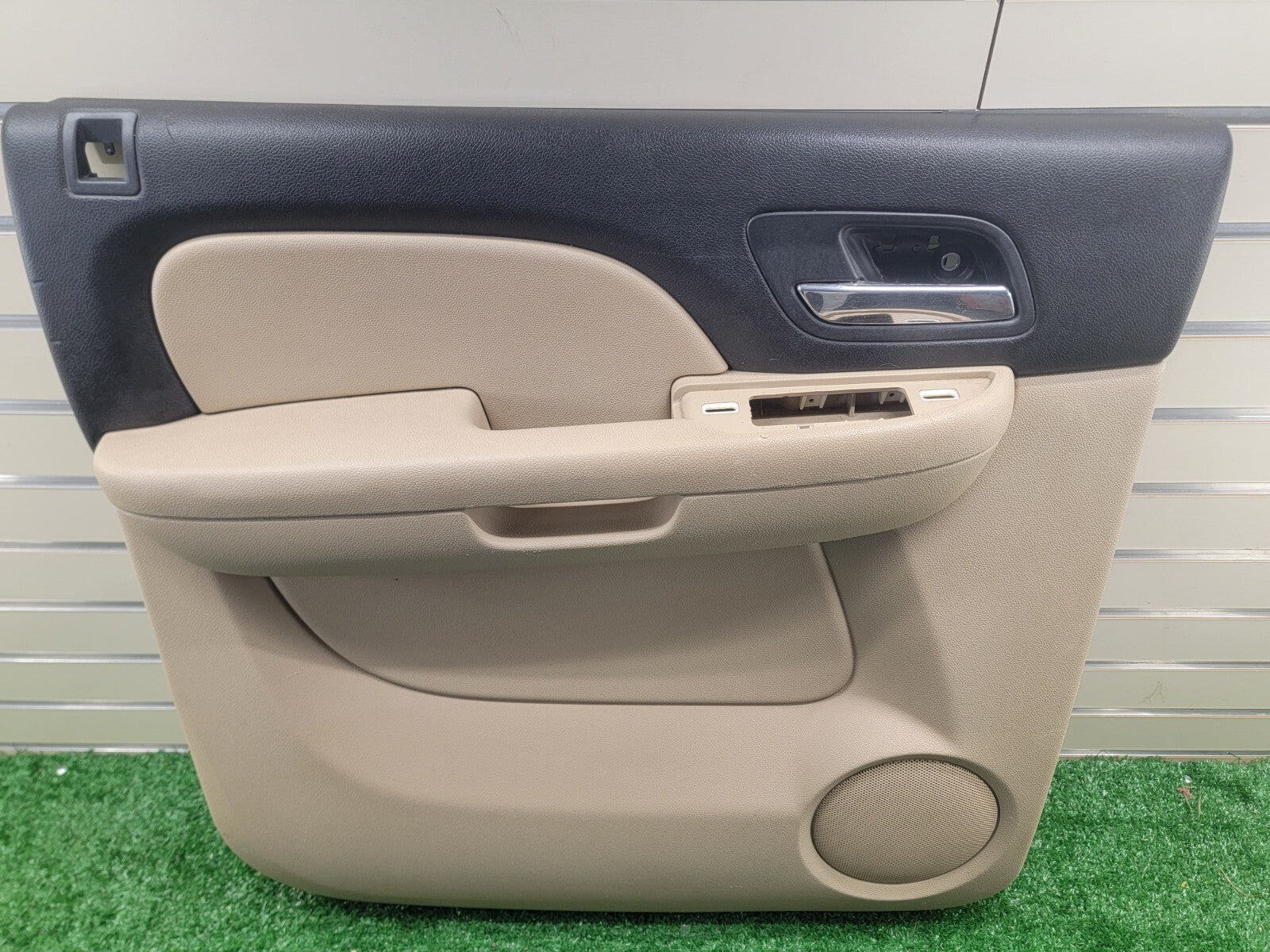 🔥07-13 CHEVY SILVERADO 1500 rear LEFT INTERIOR DOOR TRIM PANEL TAN