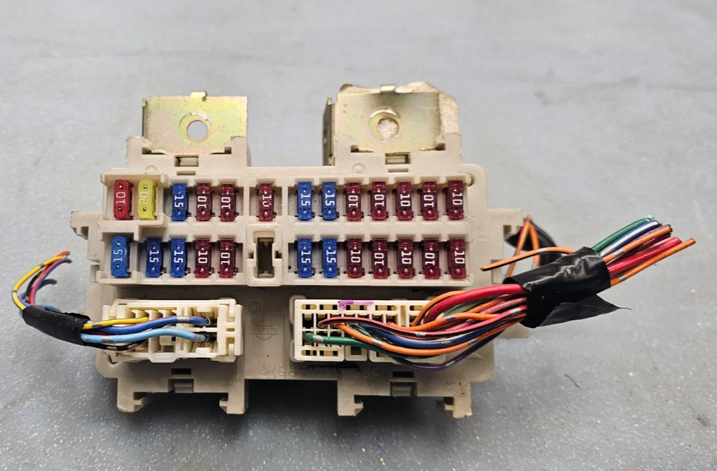 🔥04-11 Armada Titan Infiniti QX56 Interior Cabin Fuse Box Relay Junction BCM