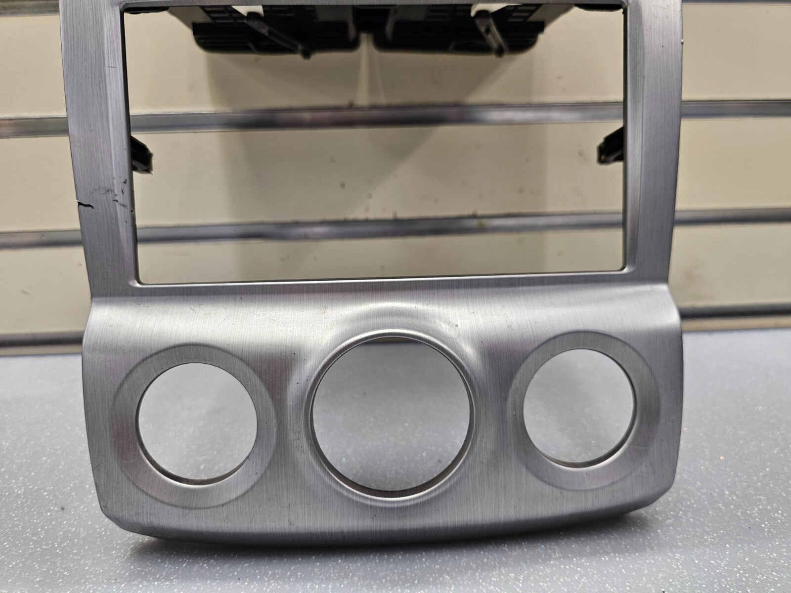 🔥05-09 KIA SPORTAGE CENTER DASH RADIO BEZEL TRIM CLIMATE CONTROL OEM SILVER
