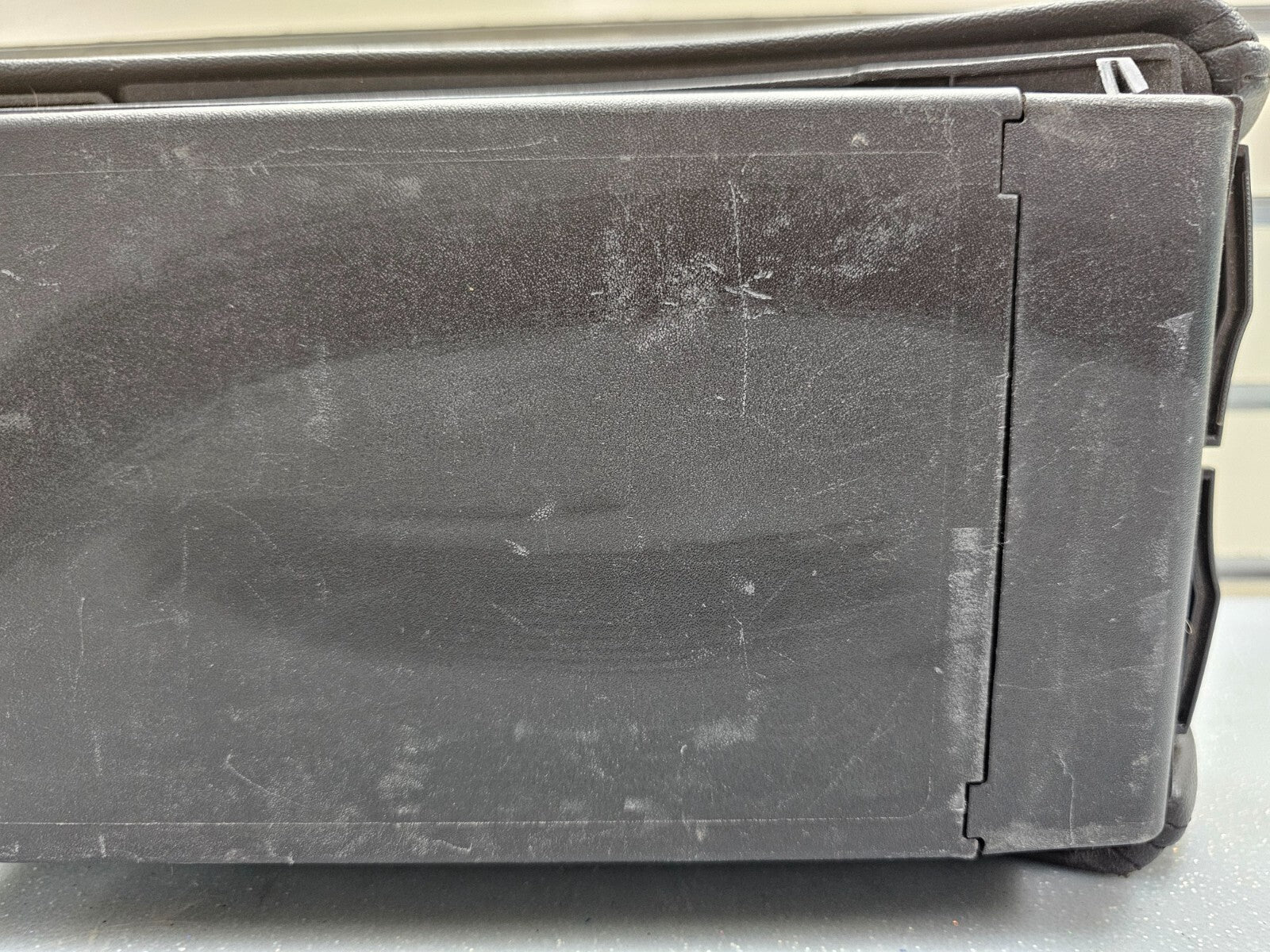 🔥08-12 Chevy Malibu CENTER CONSOLE LID ARMREST ASSEMBLY STORAGE COVER BLACK OEM