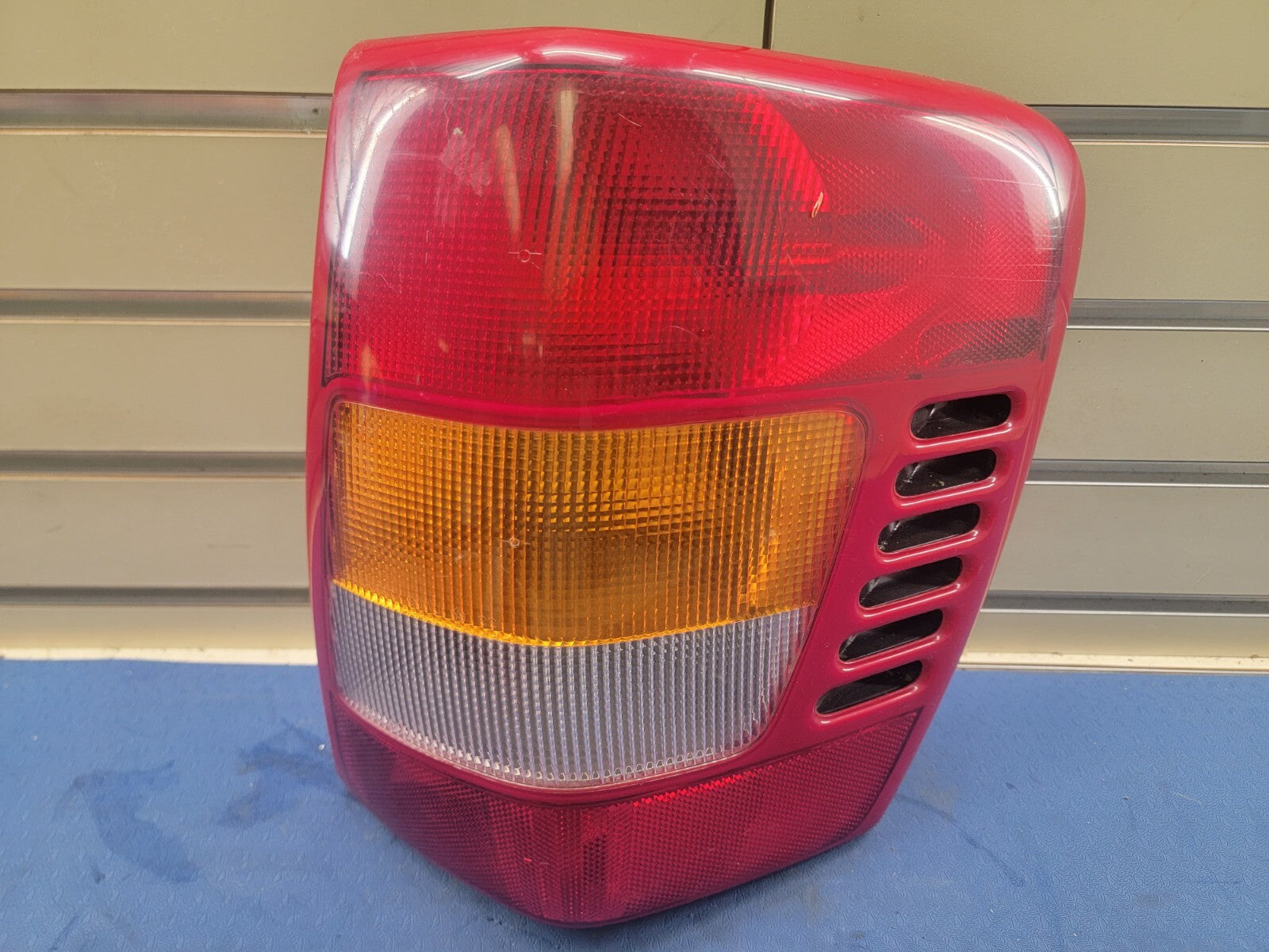 🔥1999-2004 Jeep GRAND Cherokee Rear Passenger Side Tail Light Right OEM