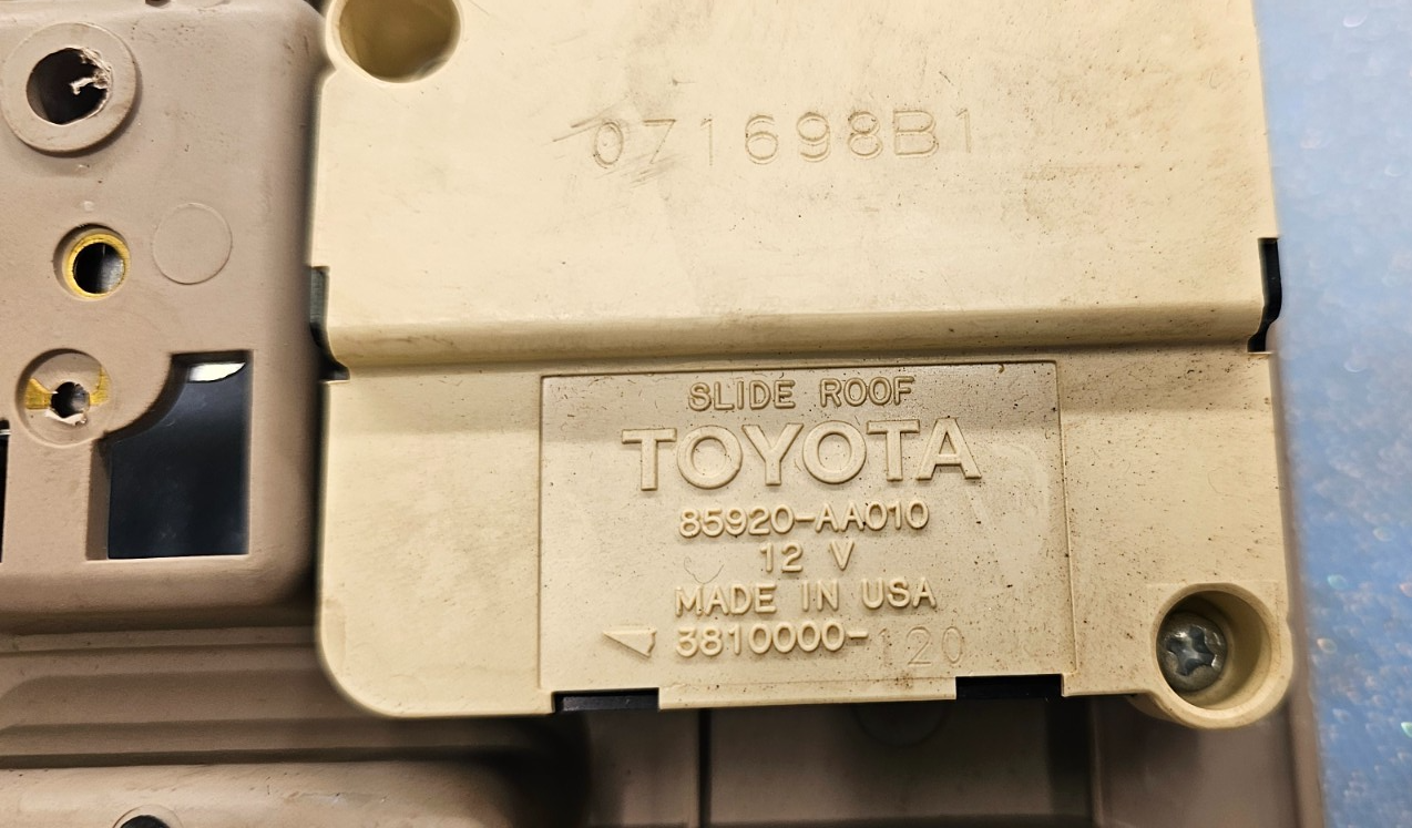 00-05 TOYOTA HIGHLANDER Overhead Console Sunglasses Storage Sunroof Switch TAN