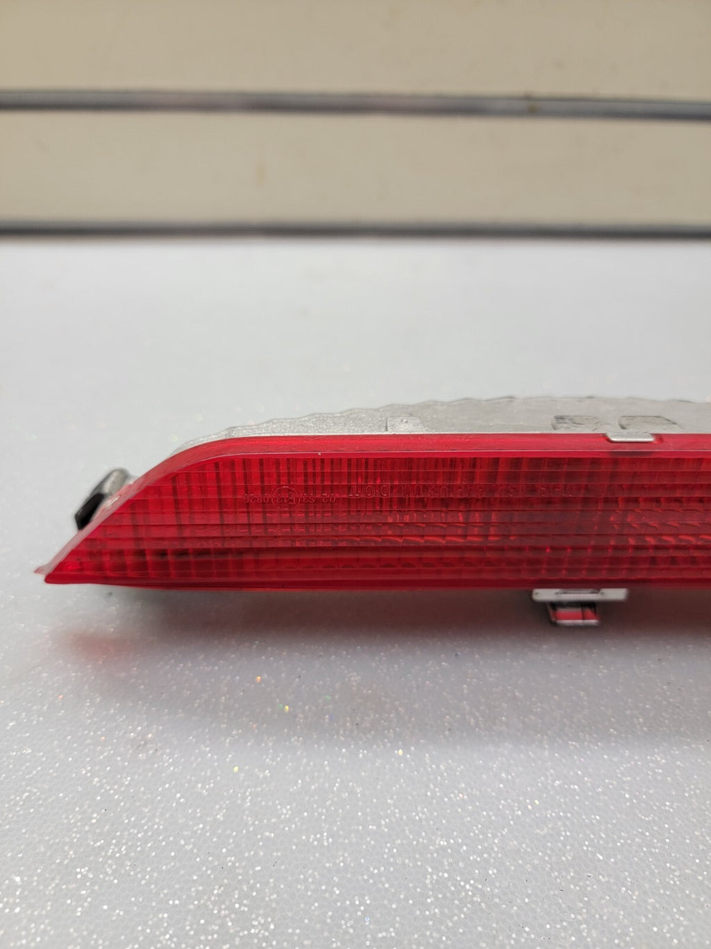 03-08 VIBE MATRIX OEM CENTER 3RD THIRD HIGH MOUNT BRAKE LIGHT LAMP/VM