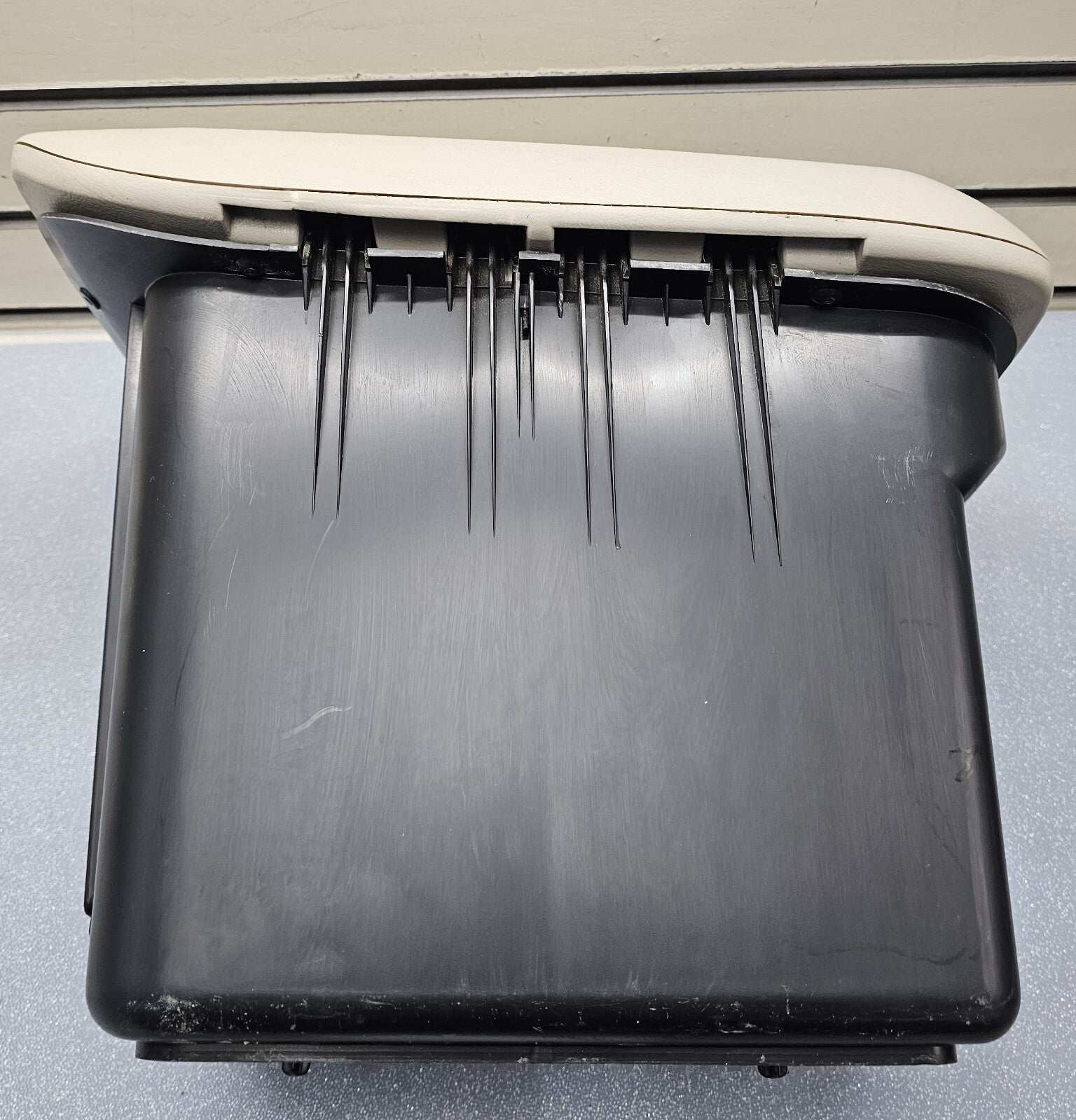 🔥99-02 Chevy Silverado Sierra Center Console Armrest Lid Storage Cover TAN