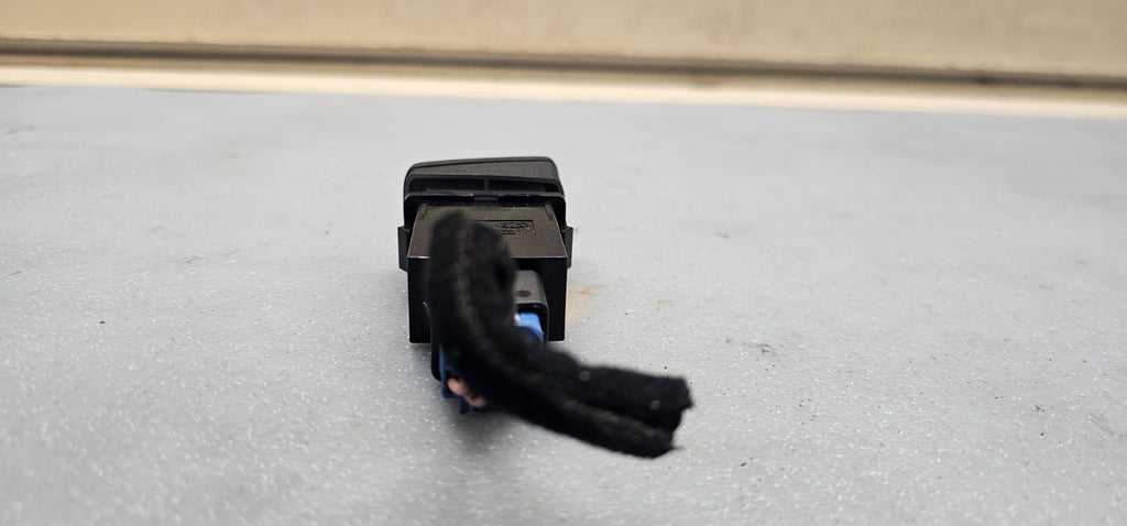 🔥05-06 Hyundai Tucson Rear Defrosted Defroster Heater Control Switch Button